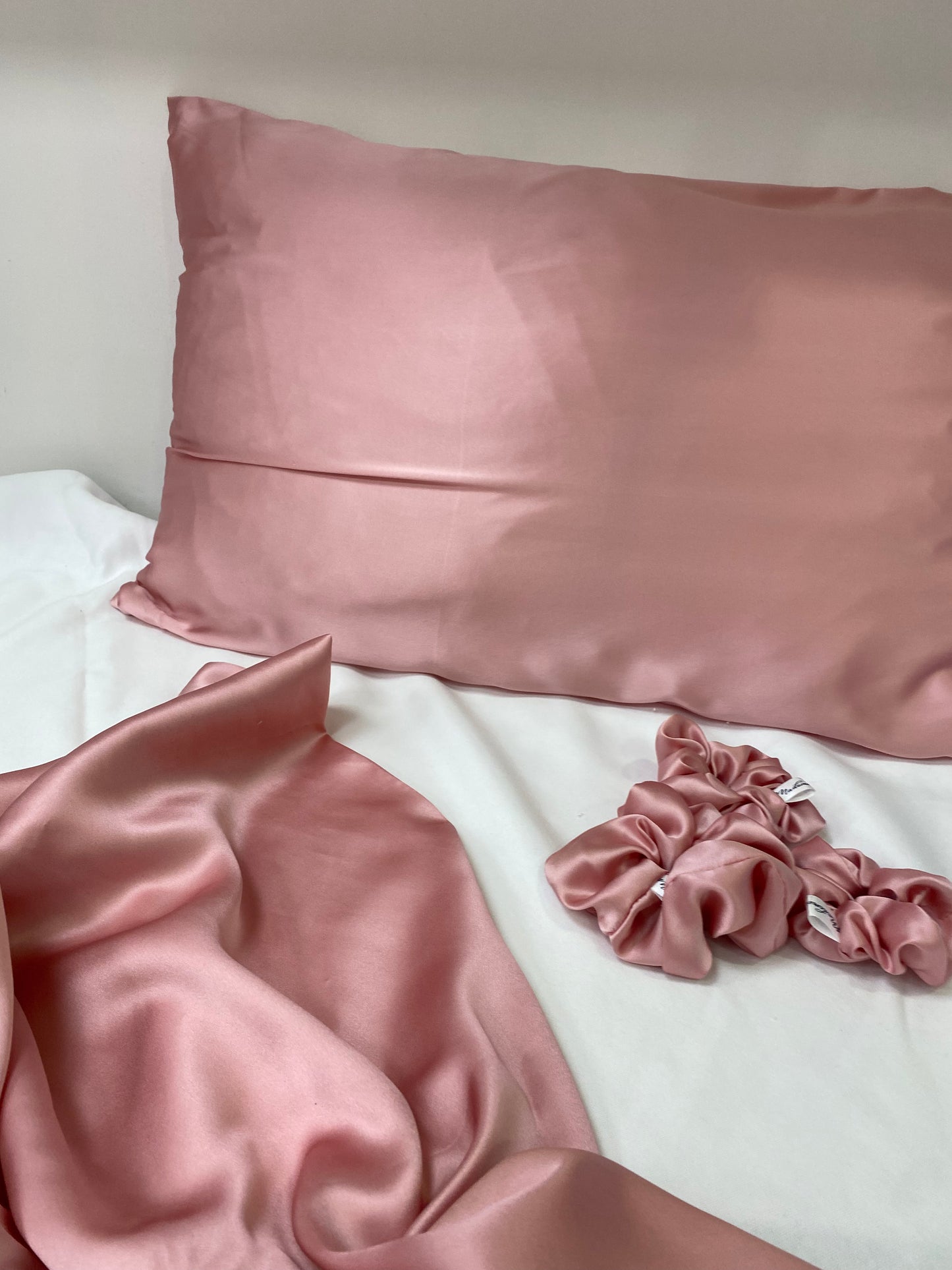 MAISON COLINE - Blush silk pillowcase